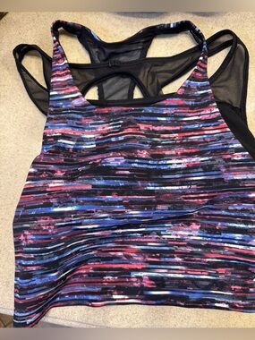 Lululemon Break Free Tank
Nulux
Hinshu Alpine White Multi
Black - Size 6